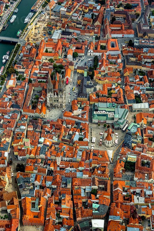 Regensburg Cathedral on Cathedral Square, Cathedral Church of St Peter, Regensburg, independent city in Eastern Bavaria, Bavaria, Germany, Europe, aerial view, bird's-eye view, aerial photography, aerial photography, overview, bird's-eye view