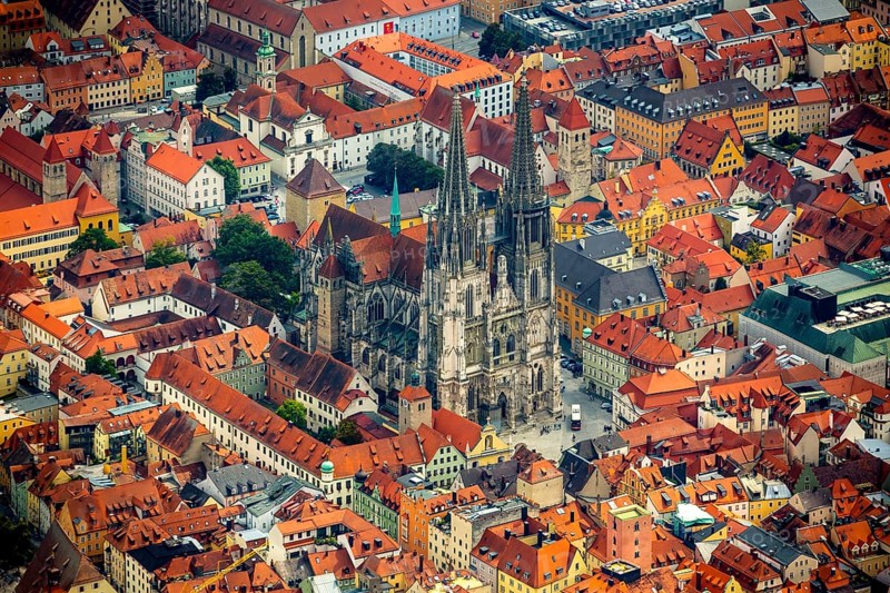 Regensburg Cathedral on Cathedral Square, Cathedral Church of St Peter, Regensburg, independent city in Eastern Bavaria, Bavaria, Germany, Europe, aerial view, bird's-eye view, aerial photography, aerial photography, overview, bird's-eye view