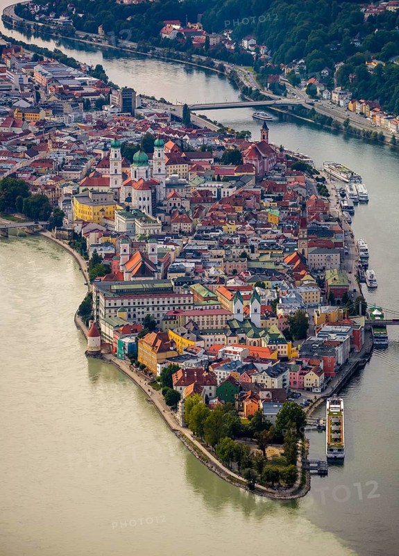 Old town of Passau with St Stephen's Cathedral on the cathedral square as the seat of the Bishop of Passau, confluence of the three rivers Danube, Inn and Ilz, Passau, independent university town in the administrative district of Lower Bavaria in Eastern Bavaria, Bavaria, Germany, Europe, aerial view, birds-eyes view, aerial photography, aerial photography, overview, overview, bird's eye view