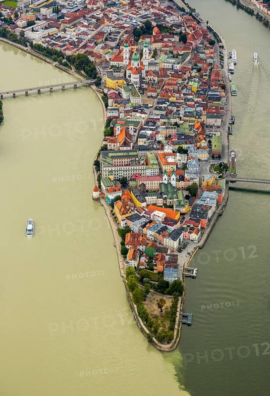 Old town of Passau with St Stephen's Cathedral on the cathedral square as the seat of the Bishop of Passau, confluence of the three rivers Danube, Inn and Ilz, Passau, independent university town in the administrative district of Lower Bavaria in Eastern Bavaria, Bavaria, Germany, Europe, aerial view, birds-eyes view, aerial photography, aerial photography, overview, overview, bird's eye view