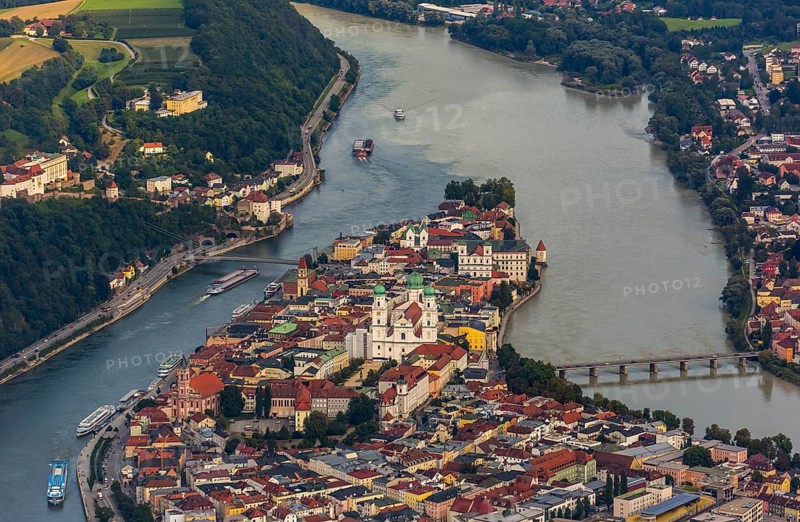 Old town of Passau with St Stephen's Cathedral on the cathedral square as the seat of the Bishop of Passau, confluence of the three rivers Danube, Inn and Ilz, Passau, independent university town in the administrative district of Lower Bavaria in Eastern Bavaria, Bavaria, Germany, Europe, aerial view, birds-eyes view, aerial photography, aerial photography, overview, overview, bird's eye view