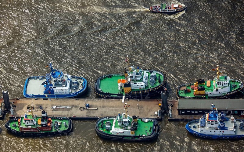 Tugboat in the Port of Hamburg, Port of Hamburg, Elbe, Hamburg, Free and Hanseatic City of Hamburg, Hamburg, Germany