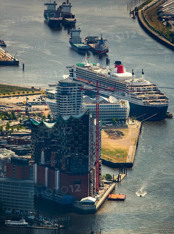 Elbphilharmonie with Hafencity, Speicherstadt, UNESCO World Heritage Site, cruise terminal, Unilever House cruise ship Queen Mary 2, Hamburg harbour, Elbe, Hamburg, Free and Hanseatic City of Hamburg, Germany, Europe, aerial view, birds-eyes view, aerial photography, aerial photography, overview, bird's eye view