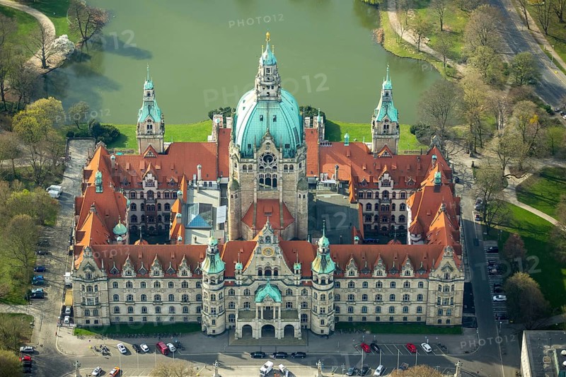 New Town Hall, Hanover's landmark, Wilhelminian, castle-like magnificent building in eclectic style, city administration, town hall dome, Hanover, state capital, Lower Saxony, Germany, DE, Europe, aerial view, birds-eyes view, aerial photography, aerial photography, overview, bird's eye view
