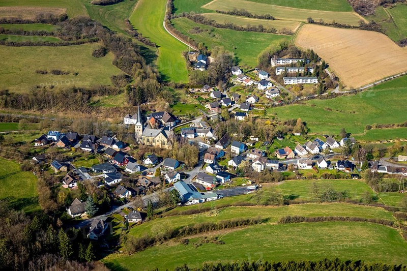 Aerial view, overview Enkhausen, Catholic parish church St.. Laurentius, heritage-protected church building, Enkhausen, Sundern, Sauerland, North Rhine-Westphalia, Germany, DE, Europe, aerial view, aerial photography, aerial photography, overview, bird's-eye view, birds-eyes, view, overview, church, religion, faith, service, mass