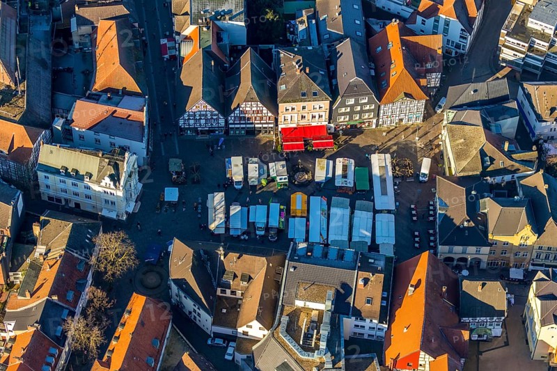 Aerial view, market day in the city centre of Unna, market on the old market, market place, Unna, Ruhr area, North Rhine-Westphalia, Germany, DE, Europe, birds-eyes view, aerial view, aerial photography, aerial photography, overview, bird's eye view