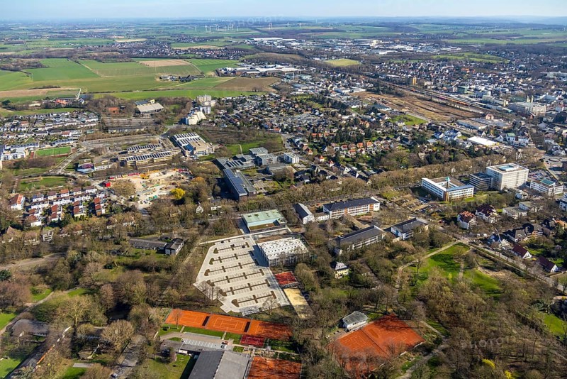 Aerial view, construction area Berliner Allee residential development, school centre north, Hansa Berufskolleg, Werner von Siemens comprehensive school, Geschwister-Scholl-Gymnasium Unna, Erich Göpfert civic hall Unna, Unna, Ruhr area, North Rhine-Westphalia, Germany, construction work, construction area, construction site, building plots, construction project, construction project, construction site, vocational college, education, educational institution, DE, development, Europe, comprehensive school, grammar school, Hellweg sports halls, capacity requirements, teaching institute, aerial view, aerial photography, aerial photography, new building, school, sports hall, overview, bird's eye view, birds-eyes view, overview