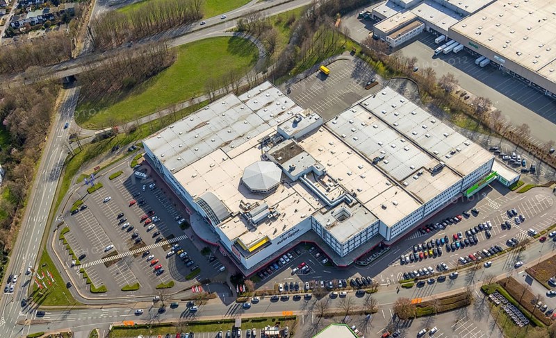 Aerial view, furniture centre with empty parking spaces, Zurbrüggen Wohn-Zentrum Unna, Unna, Ruhr area, North Rhine-Westphalia, Germany, DE, shopping markets, shopping place, shopping centre, Europe, commercial enterprises, commercial area, commercial park, commercial location, commercial use, aerial photograph, aerial photography, aerial photography, furniture store, overview, bird's eye view, birds-eyes view, overview