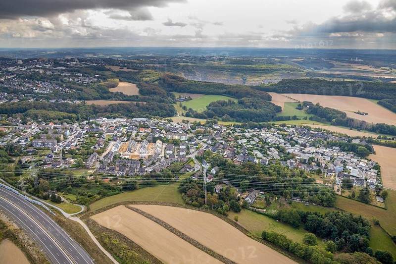 Aerial view, construction site, new building project, residential area, Obere Flandersbach, quarry Rützkausen, Velbert, Ruhr area, North Rhine-Westphalia, Germany, construction work, building, building site, building plots, construction project, construction site, DE, single-family houses, Europe, distant view, property tax, real estate, aerial view, aerial photography, aerial photography, new construction, terraced houses, quarry, overview, bird's eye view, housing estate, living and living, residential area, residential buildings, residential quality, residential neighbourhood, housing estate, birds-eyes view, onlyVelbert, overview, Velbert-Mitte