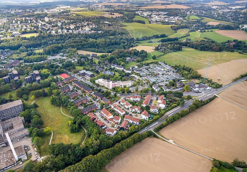 Aerial view, residential area Paracelsusstraße, Losenburg, Velbert, Ruhr area, North Rhine-Westphalia, Germany, DE, Europe, property tax, real estate, aerial view, aerial photography, aerial photography, overview, bird's eye view, residential complex, living and living, residential area, residential buildings, residential quality, residential neighbourhood, housing estate, birds-eyes view, onlyVelbert, overview, Velbert-Mitte