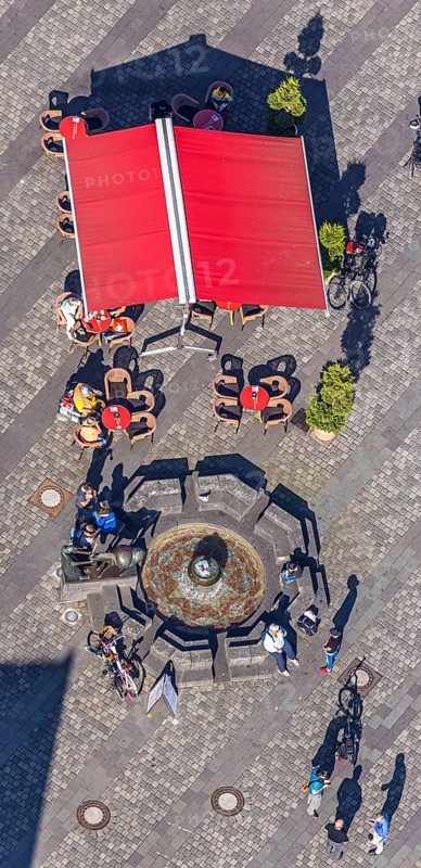 Aerial view, market place, Unna, Ruhr area, North Rhine-Westphalia, Germany, distance rule, fountain, Corona measures, Corona virus, DE, shopping markets, shopping place, relaxation, Europe, leisure, leisure activities, leisure enjoyment, gastronomy, hygiene measures, aerial view, aerial photography, aerial photography, market stalls, pandemic fear, parasols, overview, bird's eye view, birds-eyes view, overview