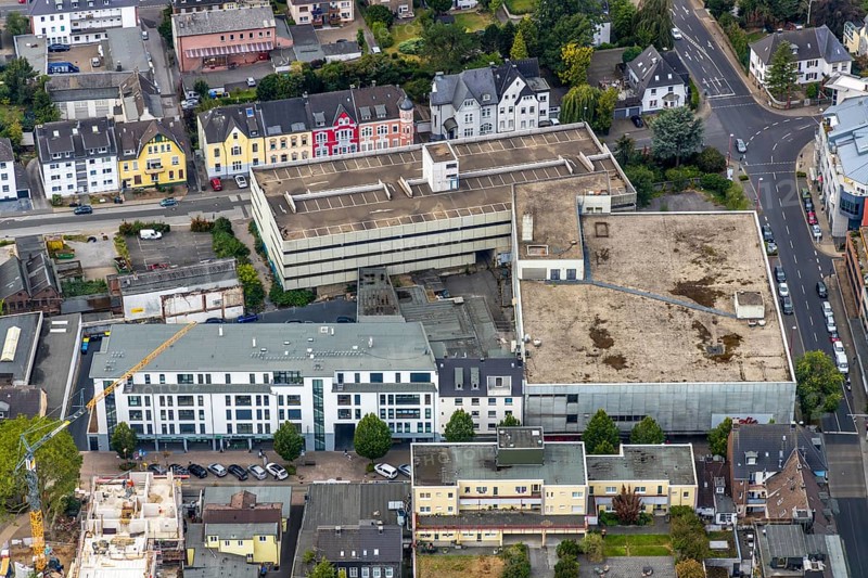 Aerial view, remodelling Friedrichstraße, Hertie ruin, planned demolition, Velbert, Ruhr area, North Rhine-Westphalia, Germany, construction project, DE, Europe, vacancy, aerial view, aerial photography, aerial photography, overview, bird's-eye view, birds-eyes view, onlyVelbert, overview, Velbert-Mitte