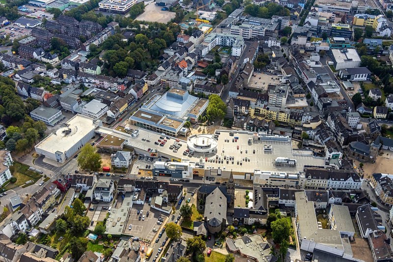Aerial view, StadtGalerie Velbert, Forum Niederberg, Velbert, Ruhr area, North Rhine-Westphalia, Germany, DE, shopping, shopping markets, shopping square, shopping centre, Europe, culture, art, aerial view, aerial photography, aerial photography, local supply centre, Oststraße, theatre, shopping centre, town hall, theatre, overview, event location, event venue, bird's eye view, bird's eye view, cultural use, onlyVelbert, overview, Velbert-Mitte