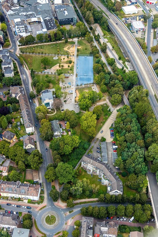 Aerial view, Freizeitpark Nordstadt, youth centre, residential area Ostumer Straße, Höfer Straße, Nordstadt, Velbert, Ruhr area, North Rhine-Westphalia, Germany, adventure playground, DE, Europe, leisure, leisure facility, leisure area, leisure activities, leisure park, leisure enjoyment, leisure centre, roundabout, aerial view, aerial photography, aerial photography, overview, bird's-eye view, birds-eyes view, onlyVelbert, overview, Velbert-Mitte
