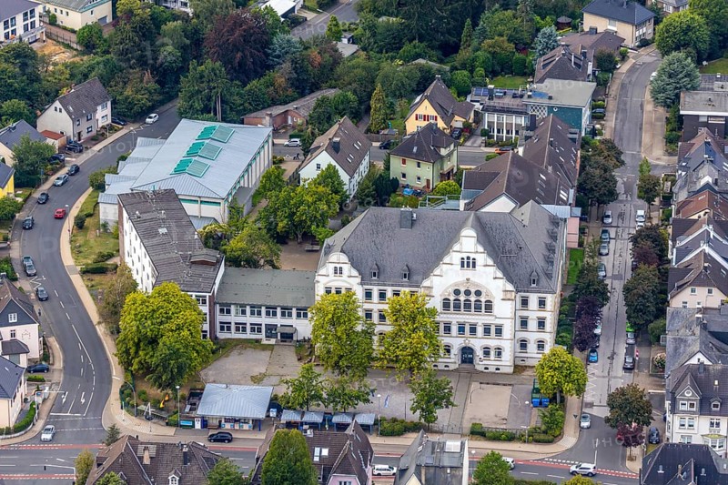 Aerial photo, Nikolaus-Ehlen-Gymnasium, Velbert, Ruhr area, North Rhine-Westphalia, Germany, education, educational institution, DE, Europe, Friedrich-Ebert-Straße, grammar school, teaching institute, aerial photography, aerial photography, aerial photography, school, overview, bird's-eye view, birds-eyes view, onlyVelbert, overview, Velbert-Mitte