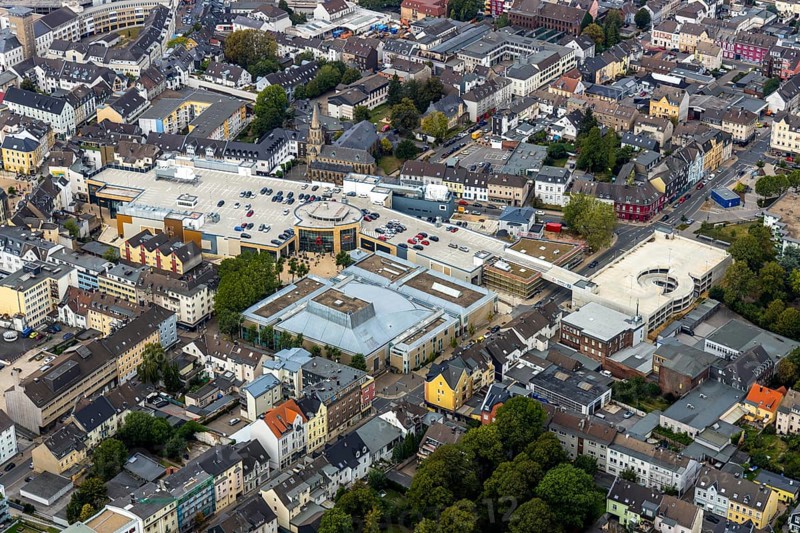 Aerial view, StadtGalerie Velbert, Forum Niederberg, Velbert, Ruhr area, North Rhine-Westphalia, Germany, DE, shopping, shopping markets, shopping square, shopping centre, Europe, culture, art, aerial view, aerial photography, aerial photography, local supply centre, Oststraße, theatre, shopping centre, town hall, theatre, overview, event location, event venue, bird's eye view, bird's eye view, cultural use, onlyVelbert, overview, Velbert-Mitte
