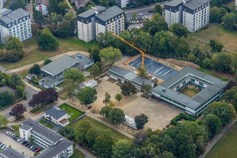 Aerial view, construction site Gerhart-Hauptmann-Schule, Städt. Community primary school, Kostenberg, Velbert, Ruhr area, North Rhine-Westphalia, Germany, Bartelskamp, construction work, construction, construction area, construction site, building plots, construction crane, construction project, construction site, education, educational institution, DE, Europe, primary school, teaching institute, aerial view, aerial photography, aerial photography, school, overview, bird's-eye view, birds-eyes view, onlyVelbert, overview, Velbert-Mitte