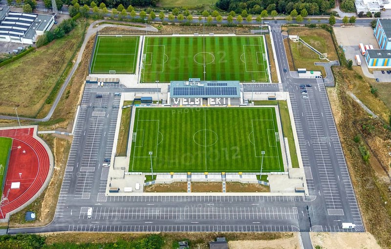 Aerial view, new Oberliga stadium, EMKA Sportzentrum Velbert, Röttgen, Velbert, Ruhr area, North Rhine-Westphalia, Germany, Am Sportzentrum, DE, Europe, football pitch, football stadium, football club, aerial view, aerial photography, aerial photography, Oberliga stadium, Planungsbüro Geo3, SSVg Velbert, sports, sports facilities, sports field, sports facility, stadium, overview, bird's eye view, birds-eyes view, onlyVelbert, overview, Velbert-Mitte