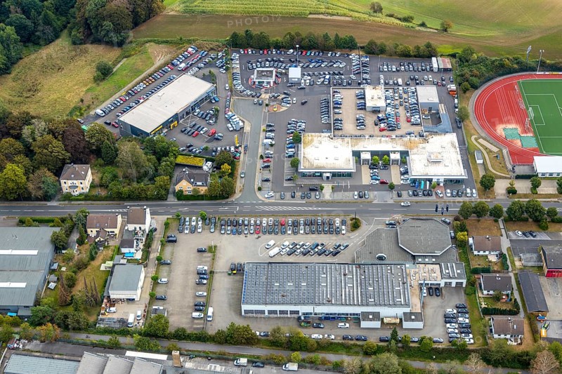 Aerial view, Am Sportplatz Allgemeiner Sportverein Tönisheide, industrial area Nevigeser Straße, Volkswagen Gottfried Schultz Automobilhandel, PanoramaRadweg Niederbergbahn, Neviges, Velbert, Ruhr area, North Rhine-Westphalia, Germany, DE, Europe, commercial enterprises, commercial area, commercial area, commercial park, commercial location, commercial use, Günter-Kratz-Weg, industrial area, industrial location, aerial view, aerial photography, aerial photography, cycle path, stadium, overview, bird's-eye view, birds-eyes view, onlyVelbert, overview, Velbert-Mitte