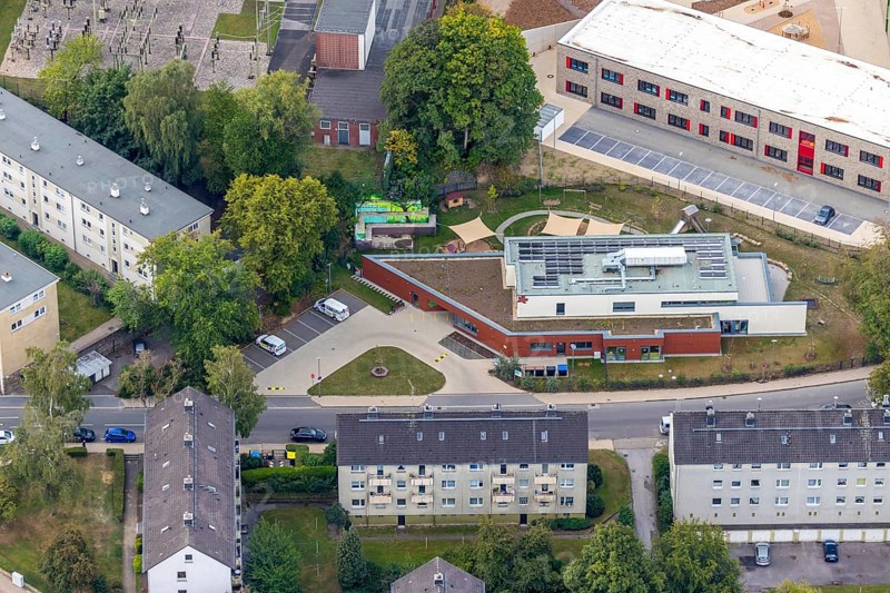 Aerial photograph, construction site, Kastanienallee development area, Kastanienallee primary school, Kastanienallee day care centre, Velbert, Ruhr area, North Rhine-Westphalia, Germany, construction work, building, construction area, building site, building plots, construction project, construction site, education, educational institution, DE, Europe, primary school, kindergarten, day nursery, day care centre, day nursery school, educational institute, aerial view, aerial photography, aerial photography, new building, school, overview, bird's-eye view, birds-eyes view, onlyVelbert, overview, Velbert-Mitte
