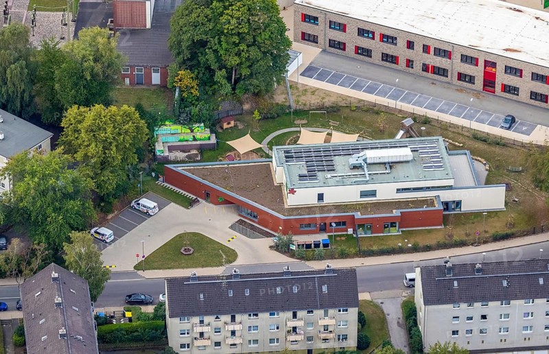 Aerial photograph, construction site, Kastanienallee development area, Kastanienallee primary school, Kastanienallee day care centre, Velbert, Ruhr area, North Rhine-Westphalia, Germany, construction work, building, construction area, building site, building plots, construction project, construction site, education, educational institution, DE, Europe, primary school, kindergarten, day nursery, day care centre, day nursery school, educational institute, aerial view, aerial photography, aerial photography, new building, school, overview, bird's-eye view, birds-eyes view, onlyVelbert, overview, Velbert-Mitte