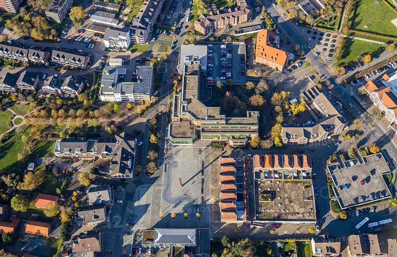 Aerial view, town hall Voerde, town hall square, hotel Niederrhein, Voerde, North Rhine-Westphalia, Germany, authority, DE, Europe, inn, gastronomy, community, commercial buildings, hotel, hotel facilities, hotel business, real estate, aerial view, aerial photography, aerial photography, Niederrhein, town hall, Ruhr area, city library Voerde, city administration, overview, accommodation, administration, bird's eye view, residential buildings, birds-eyes view, overview