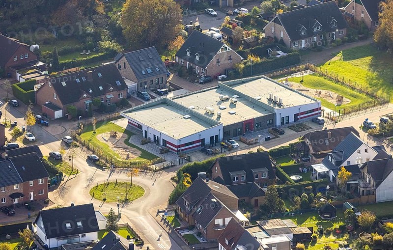 Aerial view, construction site of the new St. Antonius day-care centre, Kastanienallee, Grenzweg, Friedrichsfeld, Voerde, Ruhr area, North Rhine-Westphalia, Germany, construction area, building site, building plots, construction project, construction site, DE, Europe, kindergarten, day-care centre, day-care centre, aerial photograph, aerial photography, aerial photography, new building, overview, bird's-eye view, overview
