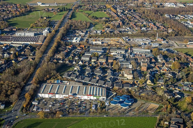Aerial view, commercial area Lintorfer Straße, toom Baumarkt, Krämer MEGA STORE, Inneboltstraße, Neukirchen-Vluyn, Ruhr area, North Rhine-Westphalia, Germany, DE, Europe, commercial enterprises, commercial area, commercial park, commercial location, commercial use, industrial area, industrial building, industrial location, aerial view, aerial photography, aerial photography, equestrian supplies, overview, bird's-eye view, birds-eyes view, overview