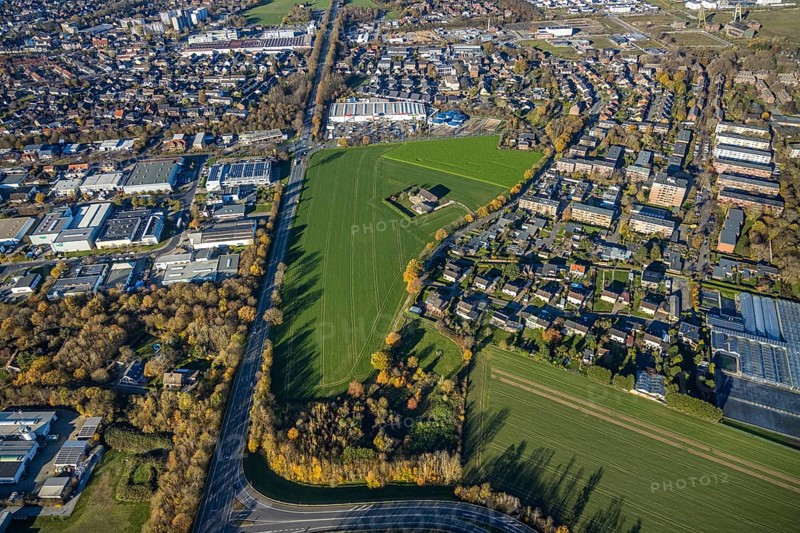 Aerial view, commercial area Lintorfer Straße, toom Baumarkt, Krämer MEGA STORE, Inneboltstraße, Neukirchen-Vluyn, Ruhr area, North Rhine-Westphalia, Germany, DE, Europe, commercial enterprises, commercial area, commercial park, commercial location, commercial use, industrial area, industrial building, industrial location, aerial view, aerial photography, aerial photography, equestrian supplies, overview, bird's-eye view, birds-eyes view, overview