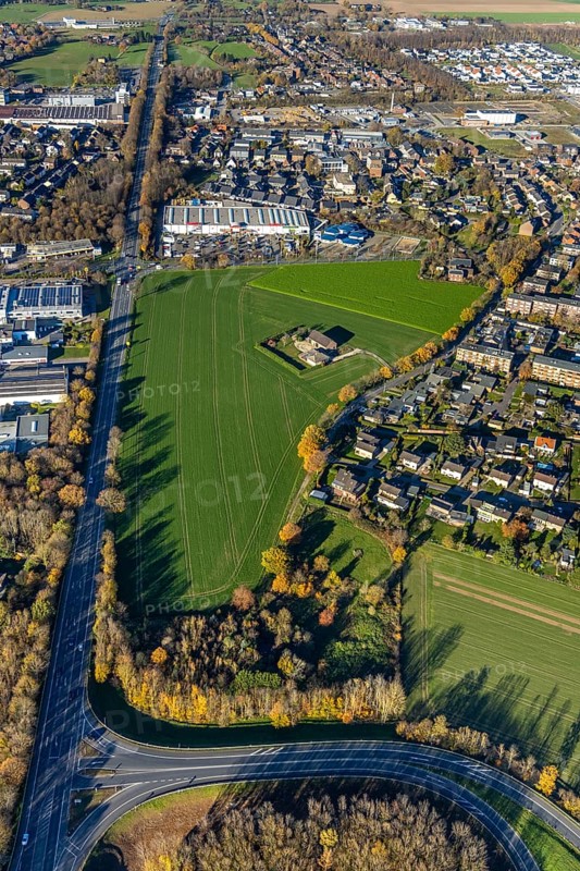 Aerial view, commercial area Lintorfer Straße, toom Baumarkt, Krämer MEGA STORE, Inneboltstraße, Neukirchen-Vluyn, Ruhr area, North Rhine-Westphalia, Germany, DE, Europe, commercial enterprises, commercial area, commercial park, commercial location, commercial use, industrial area, industrial building, industrial location, aerial view, aerial photography, aerial photography, equestrian supplies, overview, bird's-eye view, birds-eyes view, overview