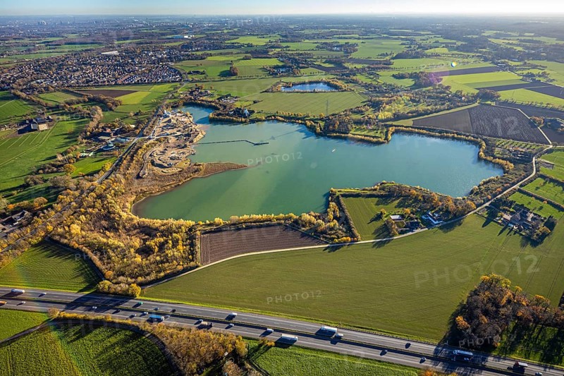 Aerial view, Krefelder Straße quarry pond, meadows and fields, Neukirchen, Neukirchen-Vluyn, Ruhr area, North Rhine-Westphalia, Germany, An der Neuen Mühle, motorway A40, Carl Risch GmbH, DE, Europe, aerial view, aerial photography, aerial photography, mill, lake, overview, bird's-eye view, overview