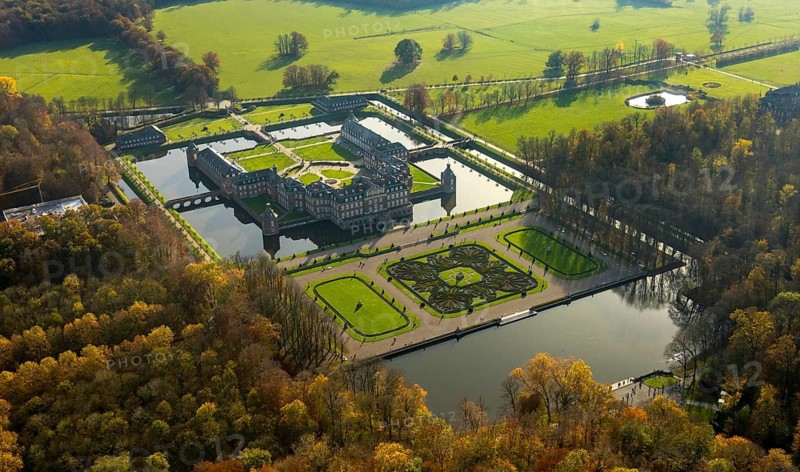 Nordkirchen Palace, Westphalian Versailles, Nordlirchen Palace, 18th century manor house in the Versailles style on an island with extensive landscaped gardens, at the North Rhine-Westphalia School of Finance, Baroque garden Venusinsel, Nordkirchen, Münsterland, North Rhine-Westphalia, Germany, DE, Europe, aerial photo, birds-eyes view, aerial photograph, aerial photography, aerial photography, overview, overview, bird's eye view, palace and park have been recognised by UNESCO as a total work of art of international standing