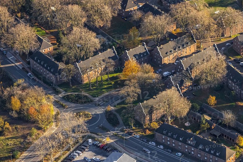 Aerial view, residential area Bergwerkssiedlung Etzoldplatz, Vluyn, Neukirchen-Vluyn, Ruhr area, North Rhine-Westphalia, Germany, DE, Europe, property tax, real estate, aerial view, aerial photography, aerial photography, overview, bird's-eye view, residential area, residential buildings, residential quality, residential neighbourhood, housing estate, birds-eyes view, overview
