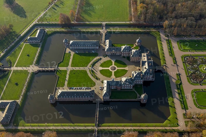 Nordkirchen Palace, Westphalian Versailles, Nordlirchen Palace, 18th century manor house in the Versailles style on an island with extensive landscaped gardens, at the North Rhine-Westphalia School of Finance, Baroque garden Venusinsel, Nordkirchen, Münsterland, North Rhine-Westphalia, Germany, DE, Europe, aerial photo, birds-eyes view, aerial photograph, aerial photography, aerial photography, overview, overview, bird's eye view, palace and park have been recognised by UNESCO as a total work of art of international standing