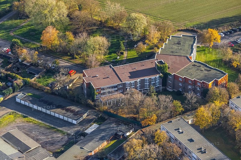Aerial view, AWO Willy-Könen-Seniorenzentrum, Vluyn, Neukirchen-Vluyn, Ruhr area, North Rhine-Westphalia, Germany, retirement home, nursing home, care and nursing, DE, Europe, Fürmannsheck, aerial view, aerial photography, aerial photography, care facility, retirement home, retirement residence, retirement home, senior centre, overview, bird's eye view, birds-eyes view, overview