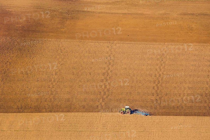 Aerial view, tractor in the field, harvest time, harrowing, Bergheim, Steinheim, Ostwestfalen-Lippe, OWL, North Rhine-Westphalia, Germany, DE, Europe, shapes and colours, aerial view, aerial photography, aerial photography, OWL book, OWL book, East Westphalia, overview, bird's-eye view, birds-eyes view, overview
