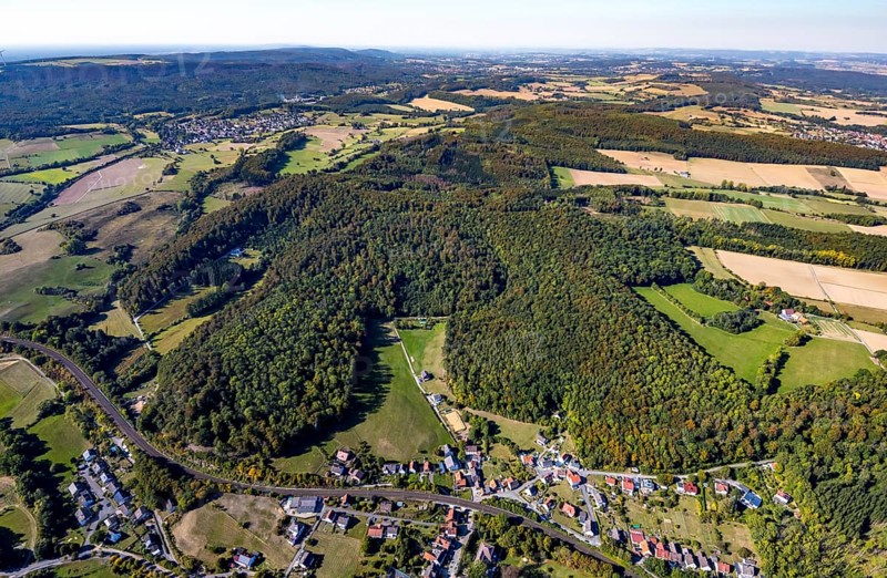 Aerial view, Hömerberg Forest, Himminghausen, Nieheim, East Westphalia-Lippe, OWL, North Rhine-Westphalia, Germany, mountain, DE, Europe, distant view, property tax, real estate, aerial view, aerial photography, aerial photography, OWL book, OWL book, East Westphalia, overview, bird's-eye view, forest area, meadows and fields, residential area, living and life, residential area, residential buildings, residential quality, residential neighbourhood, housing estate, birds-eyes view, overview