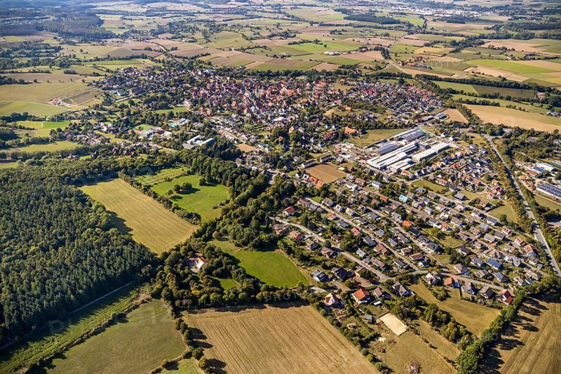 Aerial view, local view, Nieheim, Ostwestfalen-Lippe, OWL, North Rhine-Westphalia, Germany, DE, Europe, property tax, real estate, aerial view, aerial photography, aerial photography, OWL book, OWL book, East Westphalia, overview, bird's-eye view, meadows and fields, residential area, housing and living, residential area, residential buildings, residential quality, residential neighbourhood, housing estate, birds-eyes view, overview