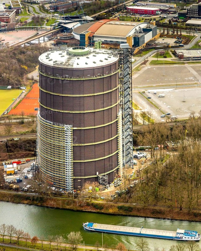 Aerial view, gasometer, repainting, rust protection, event location, former gas storage, Oberhausen, Ruhr area, North Rhine-Westphalia, Germany, exhibitions, DE, Europe, culture, art, aerial photography, aerial photography, aerial photography, panoramic view, decommissioned gas storage, overview, events, event location, bird's eye view, birds-eyes view, cultural use, overview, Rhine-Herne Canal, barrel, construction site