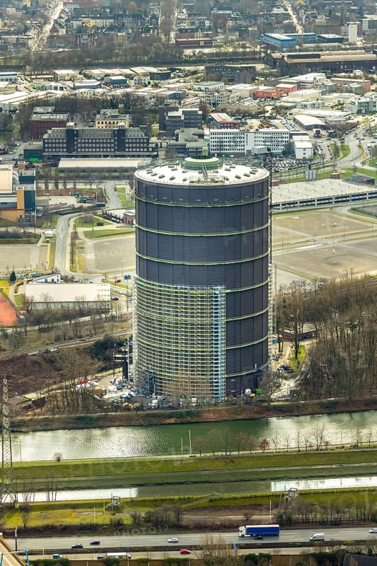 Aerial view, gasometer, repainting, rust protection, event location, former gas storage, Oberhausen, Ruhr area, North Rhine-Westphalia, Germany, exhibitions, DE, Europe, culture, art, aerial photography, aerial photography, aerial photography, panoramic view, decommissioned gas storage, overview, events, event location, bird's eye view, birds-eyes view, cultural use, overview, Rhine-Herne Canal, barrel, construction site