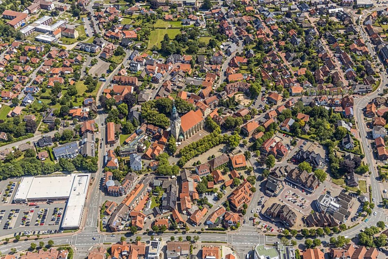 Aerial view, catholic St. Martinus collegiate church and parish church, town centre, Nottuln, Münsterland, North Rhine-Westphalia, Germany, place of worship, city, DE, Europe, religious community, place of worship, property tax, real estate, town centre, church, parish, denomination, aerial view, aerial photography, aerial photography, local view, religion, town view, urban area, town centre, Stiftsplatz, overview, bird's eye view, residential area, living and life, residential area, residential buildings, quality of life, housing estate, birds-eyes view, overview
