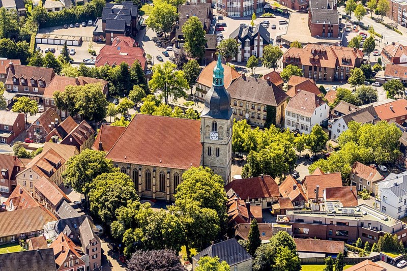 Aerial view, catholic St. Martinus collegiate church and parish church, town centre, Nottuln, Münsterland, North Rhine-Westphalia, Germany, place of worship, DE, Europe, religious community, place of worship, property tax, real estate, church, parish, denomination, aerial view, aerial photography, aerial photography, religion, Stiftsplatz, overview, bird's-eye view, residential area, living and life, residential area, residential buildings, residential quality, housing estate, birds-eyes view, overview