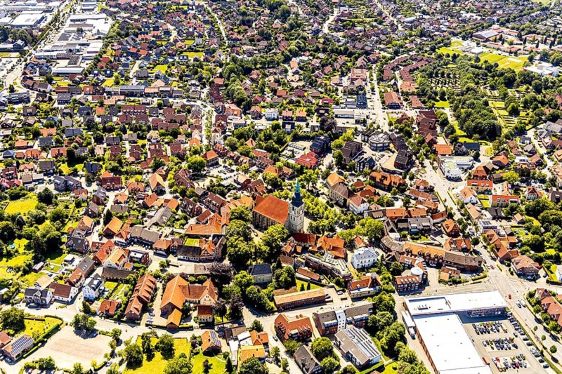 Aerial view, catholic St. Martinus collegiate church and parish church, town centre, Nottuln, Münsterland, North Rhine-Westphalia, Germany, place of worship, DE, Europe, religious community, place of worship, property tax, real estate, city centre, church, parish, denomination, aerial photograph, aerial photography, aerial photography, view of a place, religion, townscape, city area, city centre, collegiate square, overview, bird's eye view, residential area, living and living, residential area, residential buildings, residential quality, housing estate, birds-eyes view, overview