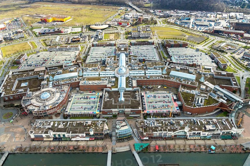 Aerial view, Centro shopping centre, Oberhausen, Centro-Promenade, Ruhr area, North Rhine-Westphalia, Germany, DE, shopping centre, shopping mall, shopping mile, shopping markets, shopping square, shopping centre, Europe, shapes and colours, canal on the promenade, aerial view, aerial photography, aerial photography, local supply centre, Neue Mitte, shopping, overview, bird's-eye view, overview