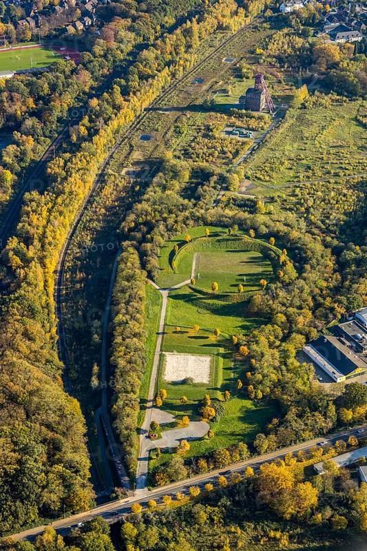 Aerial view, tree circle, landscaping Sterkrade, area of the former Sterkrade colliery, football pitch, Schwarze Heide, Oberhausen, Ruhr area, North Rhine-Westphalia, Germany, DE, monument, Europe, green area, autumn colours, aerial view, aerial photography, aerial photography, sports field, overview, bird's eye view, Von-Trotha-Straße, birds-eyes view, historical sight, overview