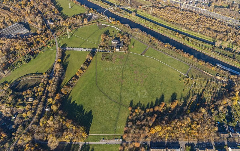Aerial view, Haus Ripshorst, Information Centre Emscher Landscape Park, Borbeck, Oberhausen, Ruhr area, North Rhine-Westphalia, Germany, DE, Europe, Ripshorst wooded garden, estate, canal, aerial view, aerial photography, aerial photography, Rhine-Herne Canal, Ripshorster Straße, overview, bird's-eye view, historical sight, overview