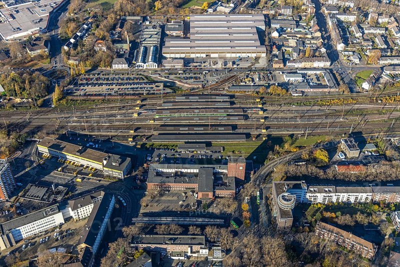 Aerial view, Oberhausen Hbf, city centre, Oberhausen, Ruhr area, North Rhine-Westphalia, Germany, railway tracks, railway station, DE, Deutsche Bahn AG, reception building, Europe, main station, central station, aerial view, aerial photography, aerial photography, passenger station, separation station, overview, bird's eye view, Willy-Brandt-Platz, birds-eyes view, overview