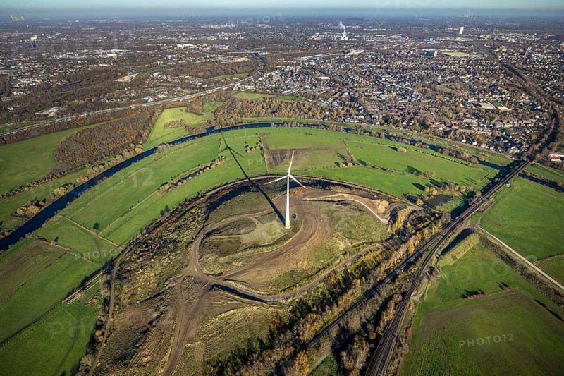 Aerial view, Styrumer Ruhrbogen, Ruhrwiesen, landfill Kolkerhofweg, city triangle Duisburg-Oberhausen-Mülheim, wind turbine, river Ruhr, Mülheim an der Ruhr, Ruhr area, North Rhine-Westphalia, Germany, bridge over the Ruhr, DE, railway bridge, Europe, distant view, flood, aerial view, aerial photography, aerial photography, Ruhr floodplain, Ruhr valley cycle path, Ruhr river bank, Speldorfer Straße, overview, bird's-eye view, wind energy, wind turbine, wind power, wind energy plant, wind turbines, birds-eyes view, overview, flooding
