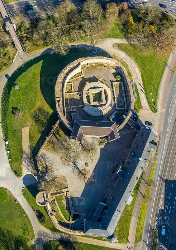 Aerial photo, Broich Castle, left, Ruhr, perpendicular, view, Mülheim an der Ruhr, Ruhr area, North Rhine-Westphalia, Germany, Mülheim, an, der, Ruhr, DE, Europe, birds-eyes, view, aerial photography, aerial photography, overview, overview, bird's eye view, sight, historical, building