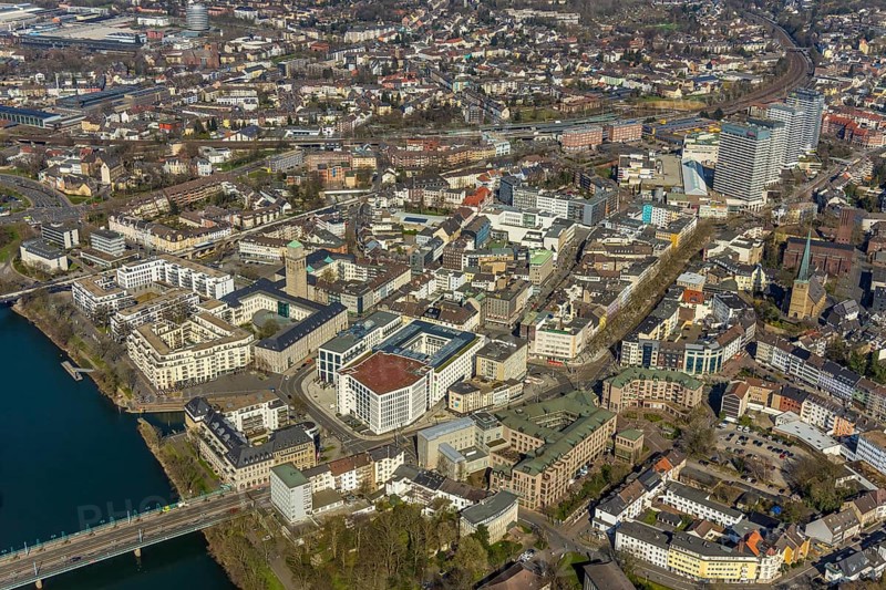 Aerial view, Ruhrbania in the city centre of Mülheim, Ruhr, bridge over the river Ruhe, Protestant Petrikirche, Catholic Church St. Mariä Geburt, Evenglische Landeskirche, Ruhr Valley, Rathaus, Ruhrbaniabaufelder, Altstadt I, Mülheim an der Ruhr, Ruhr Area, North Rhine-Westphalia, Deutschland, Mülheim, an, der, DE, Europa, birds-eyes, view, Luftaufnahme, Luftbildfotografie, Luftfotografie, overview, Übersicht, Vogelperspektive, Ruhrbania, Stadtentwicklung, Städtebau, Fluss, Neustrukurierung, Veränderung, Gotteshaus, Religion, Glauben, Gottesdienst, Messe, Altstadt, Historsiche, Bauwerke